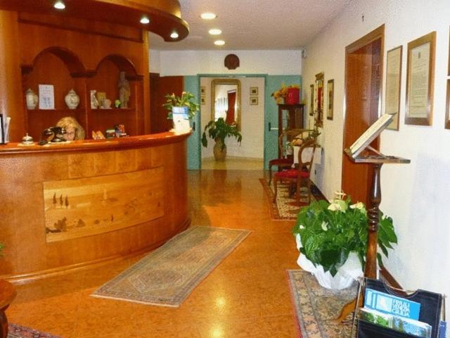 因斯尔维斯酒店 Sesto al Reghena 外观 照片
